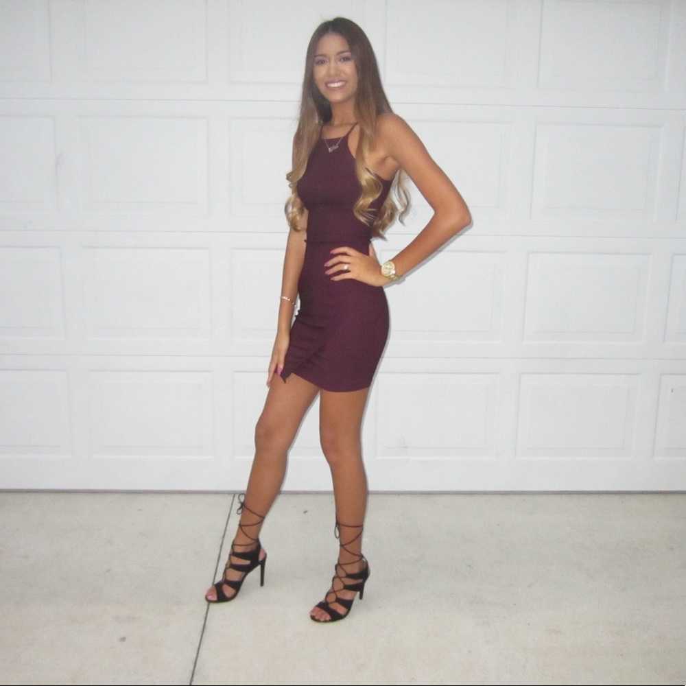 BURGUNDY MINI DRESS SIZE SMALL